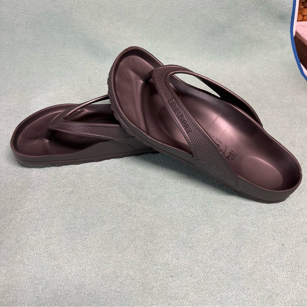 Birkenstock silver gray EVA water friendly Flip-Flops. Molded soles slip on sty - Picture 6 of 8